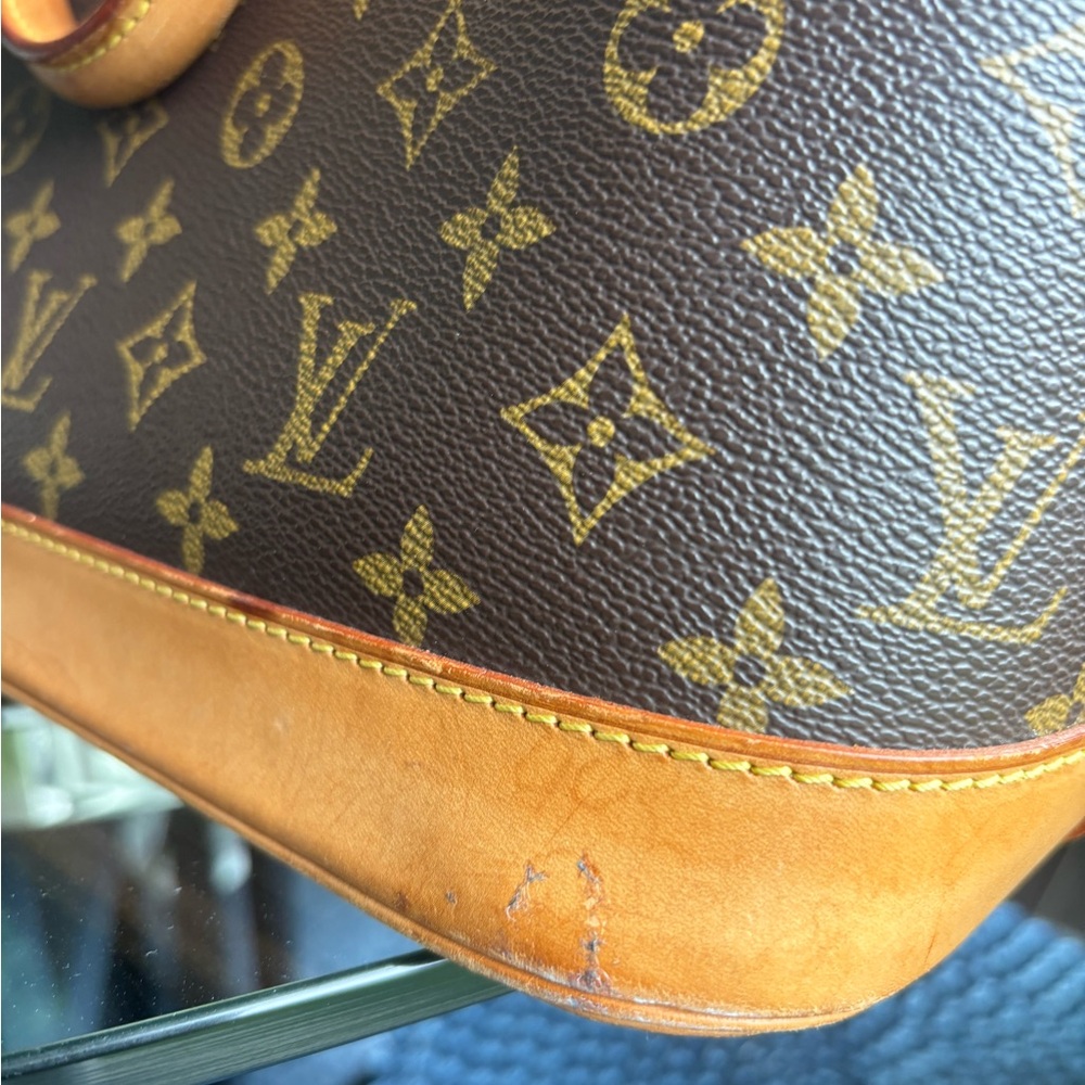 Louis Vuitton Handbag - Picture 9 of 12